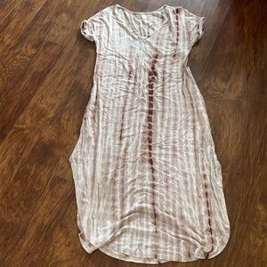 Size small maxi T-shirt dress! Super cute maroon and white colors!